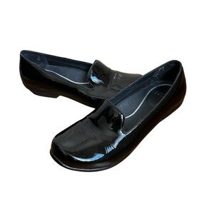 Dansko Womens Olivia Black Patent Leather Walking Loafers Shoes Clogs Size 38 8